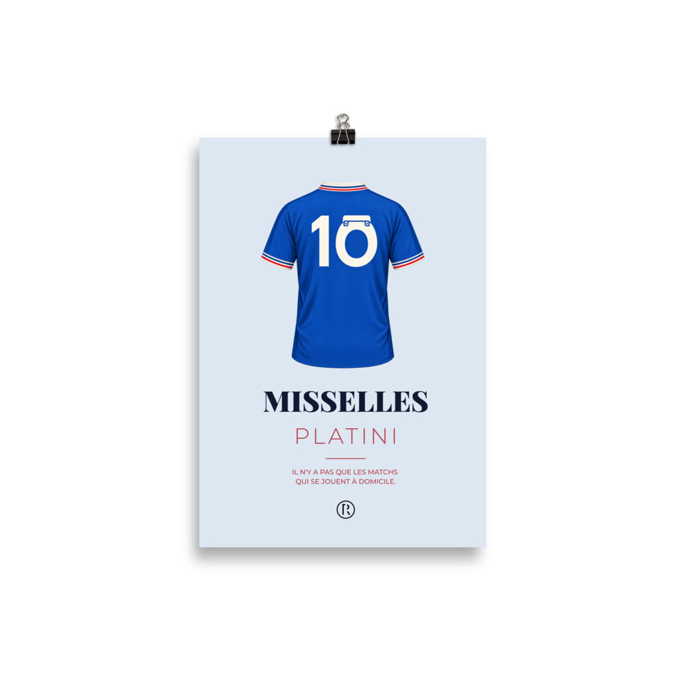 Affiche MISSELLES PLATINI avec maillot de football bleu numéro 10 détourné en lunette de WC – Ref Club